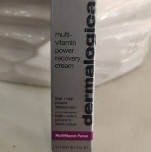 Dermalogica Multi-Vitamin Power Recovery Cream in Gray and White
